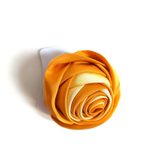 Rosa per Abiti e Capelli con Spilla - Giallo Oro Rosa per Abiti e Capelli con Spilla - Giallo Oro
