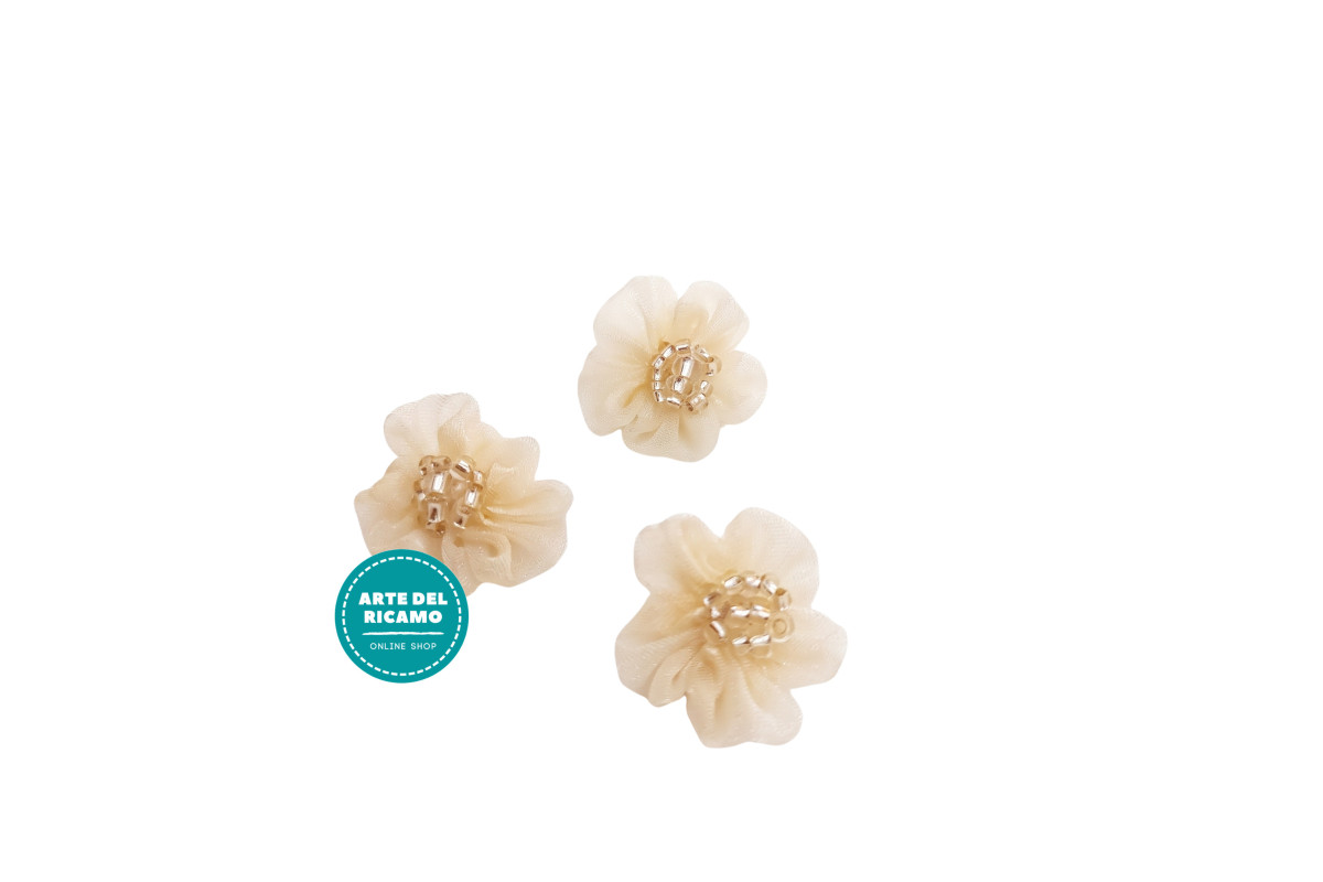 Fiore in Tulle Panna con Perline Argento
