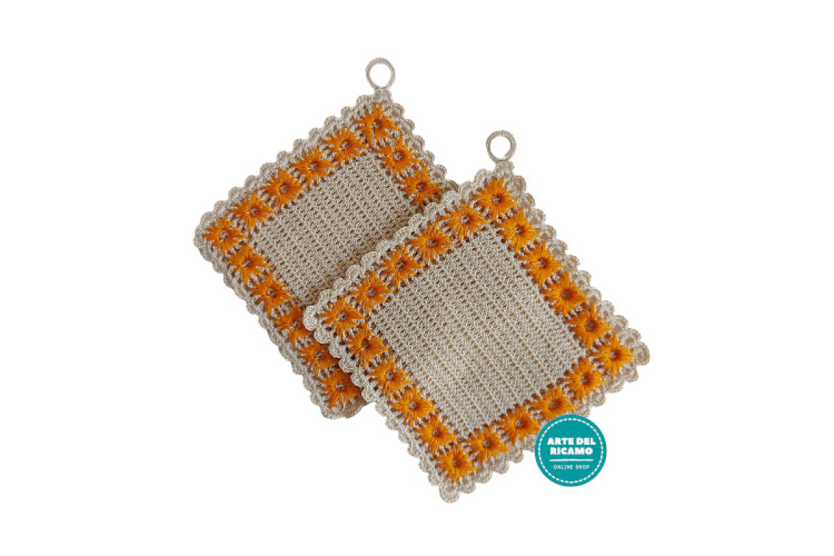 Coppia Presine Uncinetto Ricamate - Ecru' e Arancio Coppia Presine Uncinetto Ricamate - Ecru' e Arancio