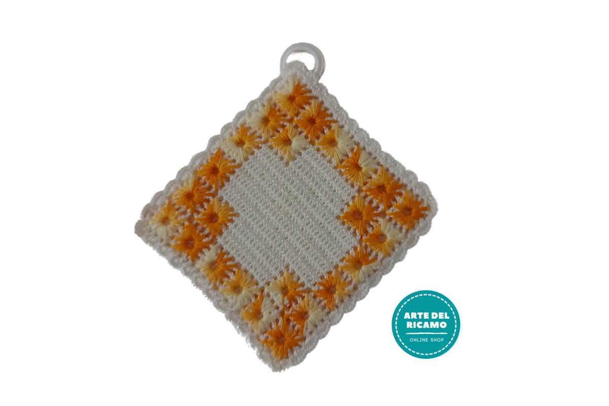 Agarradera Ganchillo y Bordado - Blanca y Naranja Agarradera Ganchillo y Bordado - Blanca y Naranja