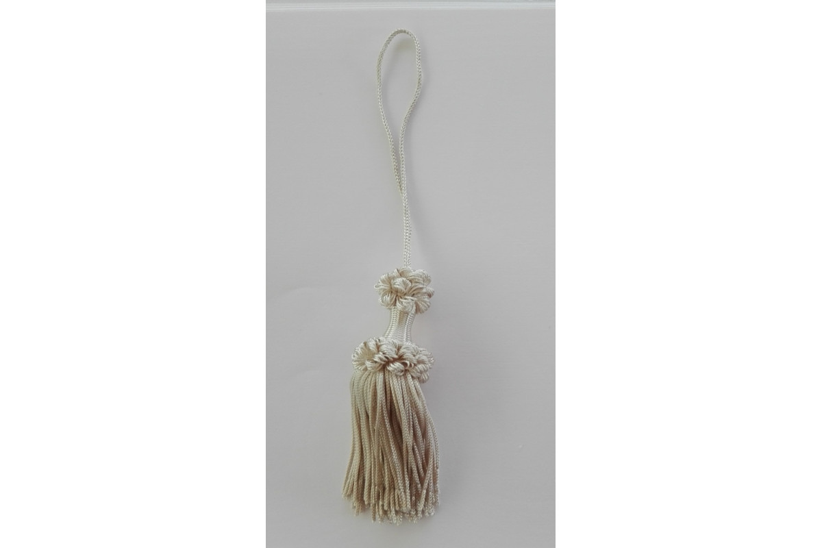 Borla Decorativa de Viscosa - Dimension 9 cm - Color Marfil Borla Decorativa de Viscosa - Dimension 9 cm - Color Marfil