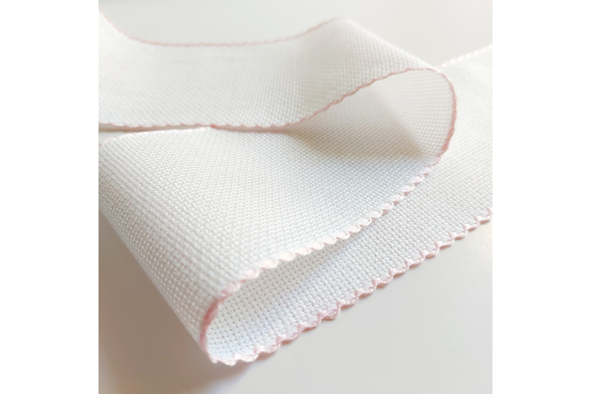 Bordo Aida Bianco con Rifinitura Rosa - 55 Quadretti - Altezza 8.5 cm Bordo Aida Bianco con Rifinitura Rosa - 55 Quadretti - Altezza 8.5 cm