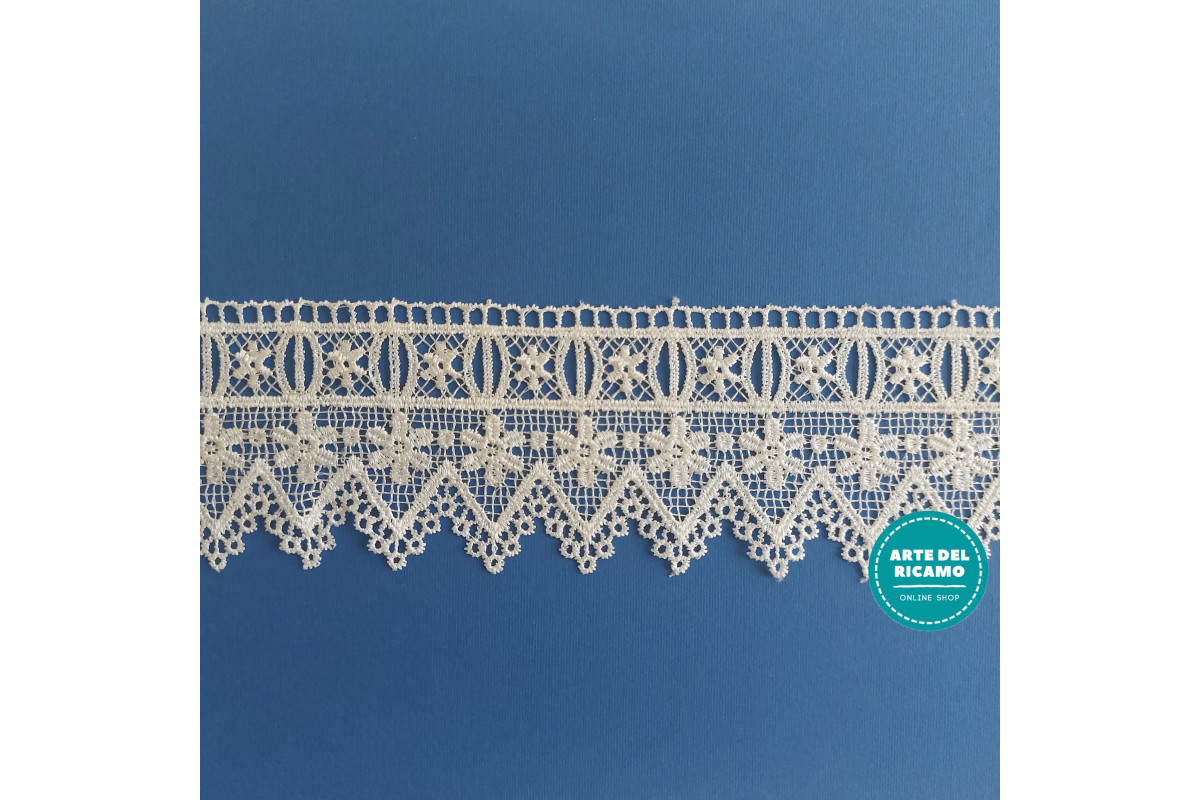 Cream Macrame Lace Border with Flowers - Size 7,5 cm