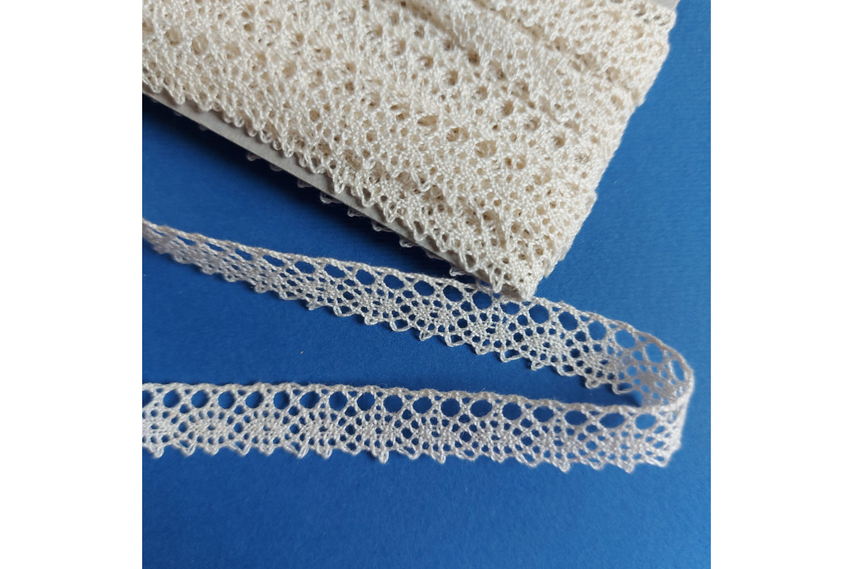 Cream Bobbin Lace Border - Width 1 cm Cream Bobbin Lace Border - Width 1 cm