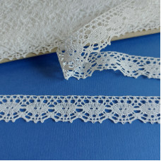 Art. 217 - Merletto a Fuselli Bianco - Altezza 2,00 cm Art. 217 - Merletto a Fuselli Bianco - Altezza 2,00 cm