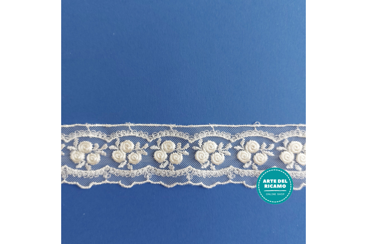 Pizzo Valencienne Panna con Roselline - Altezza 4,5 cm Pizzo Valencienne Panna con Roselline - Altezza 4,5 cm