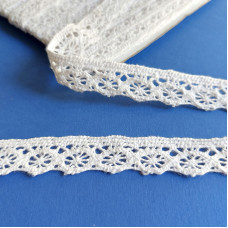 Art. 335F - Merletto a Fuselli - Bianco - Altezza 2 cm Art. 335F - Merletto a Fuselli - Bianco - Altezza 2 cm