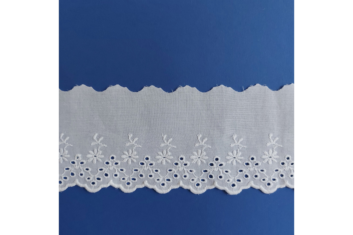 St Gallen Cotton Lace with Daisies - Width 8,00 cm St Gallen Cotton Lace with Daisies - Width 8,00 cm