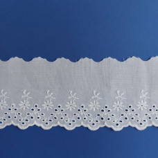 Pizzo Sangallo con Margherite - Altezza 8,00 cm Pizzo Sangallo con Margherite - Altezza 8,00 cm