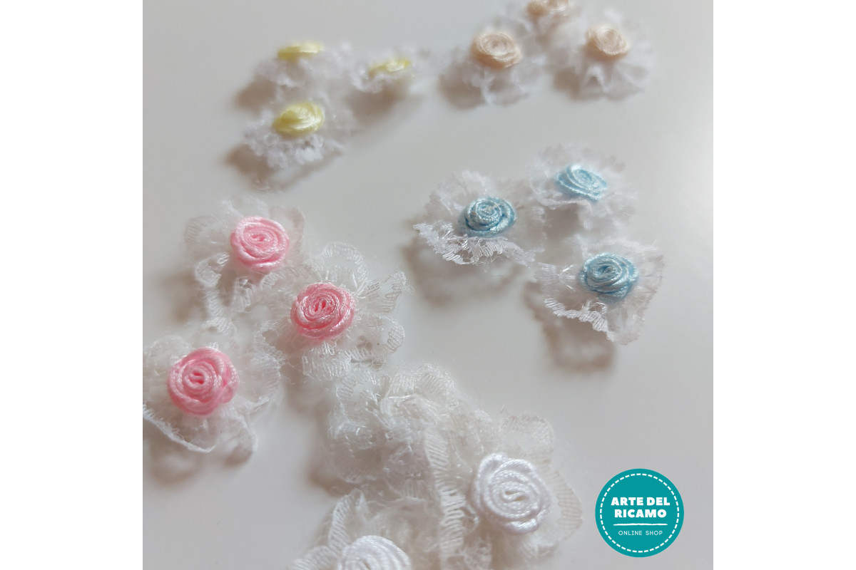 Aplicaciones - Rosas de Satén con Encaje de Tul Aplicaciones - Rosas de Satén con Encaje de Tul