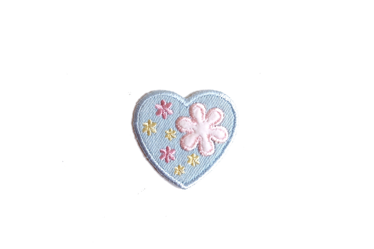 Applicazione Termoadesiva - Cuore Jeans e Fiore Rosa Applicazione Termoadesiva - Cuore Jeans e Fiore Rosa