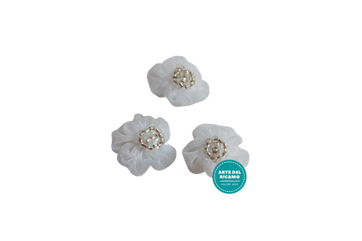 Fiore in Tulle Bianco con Perline Argento Fiore in Tulle Bianco con Perline Argento