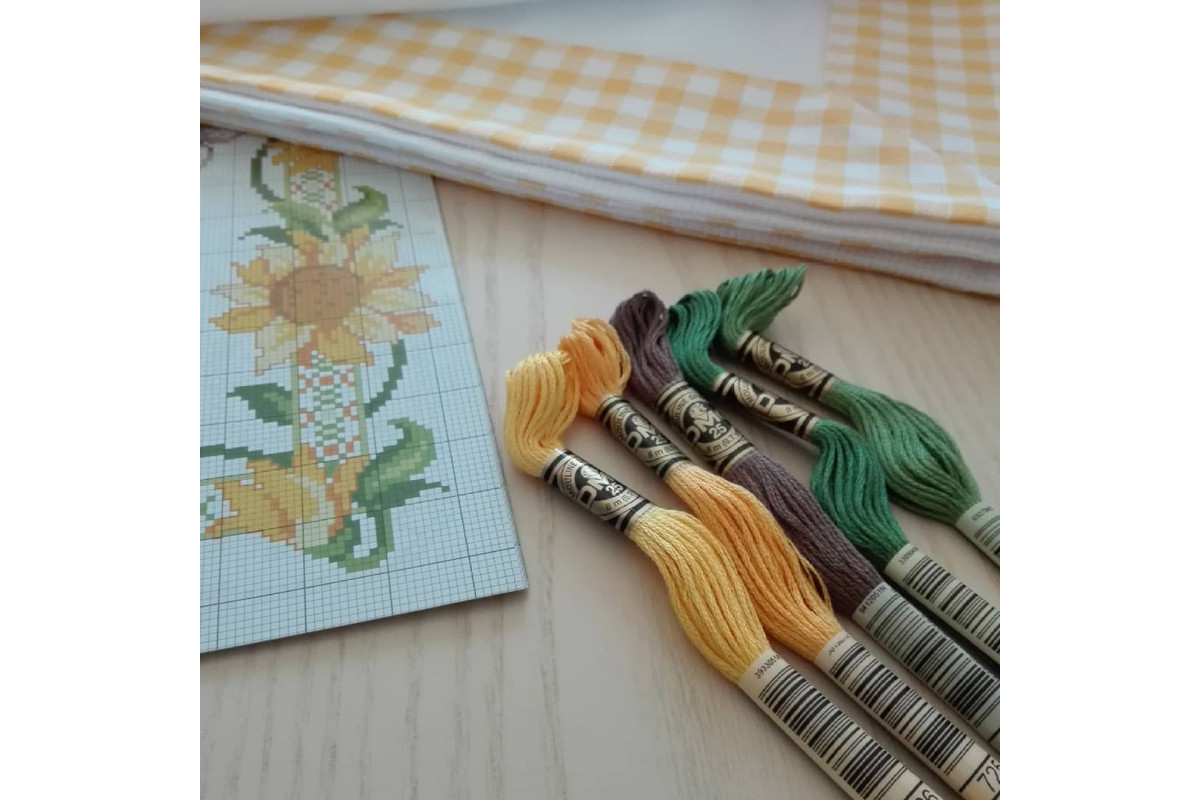 Kit Tovaglietta con Girasoli da Ricamare Kit Tovaglietta con Girasoli da Ricamare