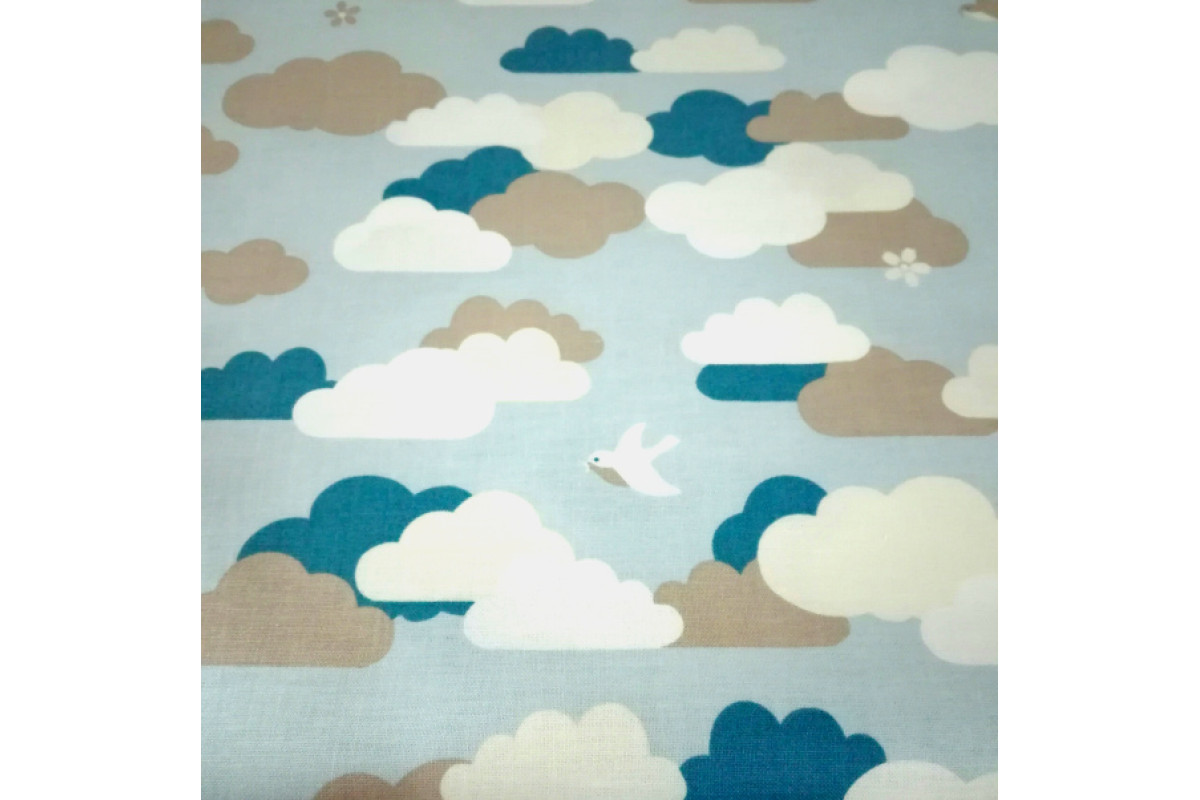 Tela de Algodón Azul Claro con Nubes y Pajaritos Tela de Algodón Azul Claro con Nubes y Pajaritos